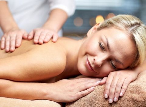 Doprajte relax telu i duši! Uvoľňujúce masáže vo wellness pod hradom v salóne Lape.