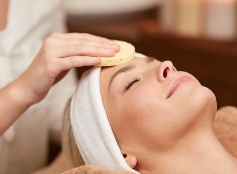 Bez vrások je život krajší – balík ošetrení pleti na tvári v salóne Bellave.