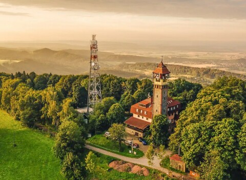 Podkrkonošie: Pobyt na vrchu Tábor s Tichánkovou rozhľadňou v Hoteli Vyhlídka s polpenziou