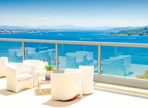 Chorvátsko 30 m od mora v Hoteli Punta **** s plnou penziou, bazénmi + deti do 7 rokov zdarma