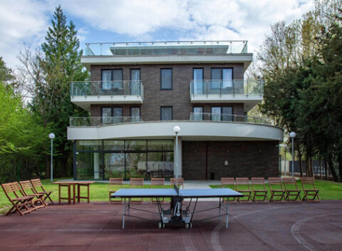 Oddych pri Balatone v Zamárdi TOK hotel Plattensee s polpenziou, jacuzzi a saunou