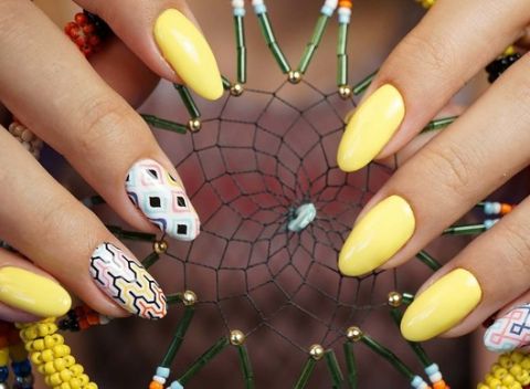 Nezanedbávajte svoje nechty a zverte ich do rúk odborníkov. Manikúra, pedikúra alebo gél-lak.