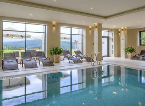 Hotel Zbojnicowka*** len 16 minút od hraníc s wellness a možnosťou vstupu do Termy Bukovina