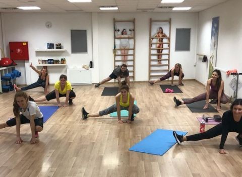 Zábavné skupinové tréningy #DOTELA aj s couchingom, meraniami aj elektolytickými nápojmi.