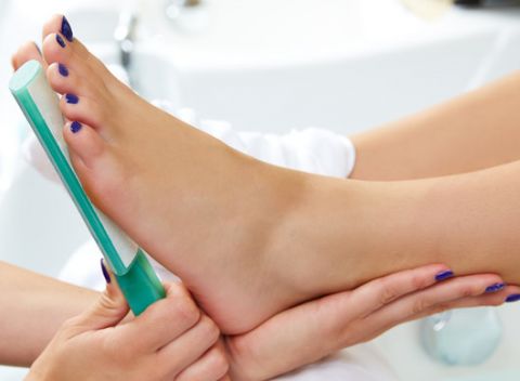 Nezanedbávajte svoje nechty a zverte ich do rúk odborníkov. Manikúra, pedikúra alebo gél-lak.