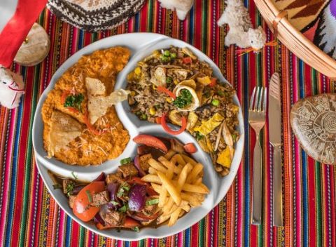 Peruánska misa pre 2 osoby - obsahuje až 3 rôzne jedlá a pochutia si aj vegetariáni.