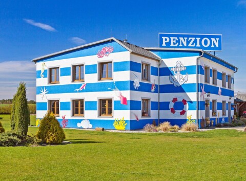 Františkovy Lázně pri hrade Vildštejn v Penzióne U Námořníka: kúpacie jazierko a grilovanie