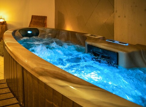 Krkonoše: Vrchlabí v Hoteli Gendorf *** s raňajkami a wellness, romantickou večerou/aroma masážami