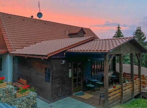 Pobyt na hranici Krkonôš: Penzión Harry s polpenziou, privátnou saunou aj bazénom + detský kútik