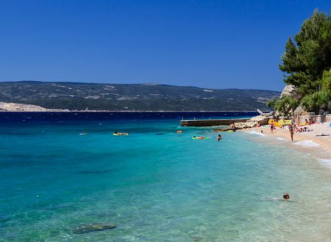 8 pokojných letných dní v Chorvátsku s ubytovaním a polpenziou v hoteli Alba***.