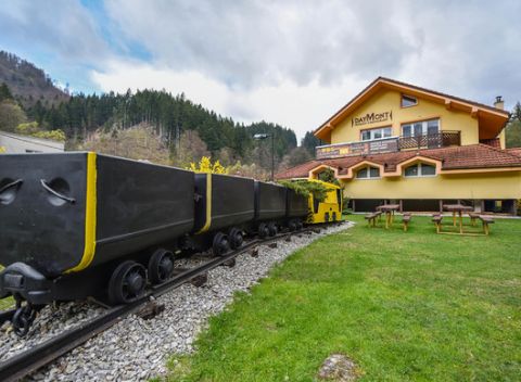 Dovolenka v Nízkych Tatrách s výbornými s kačacími hodami v penzióne Daymont pri Ski centre Donovaly.