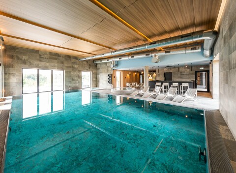 Posázaví štýlovo v Panorama Golf Resorte **** s raňajkami + wellness (bazén, vírivka aj sauny)