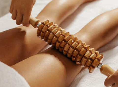 NOVINKA: Maderoterapia v salóne Sakurami na redukciu celulitídy s viditeľnými výsledkami
