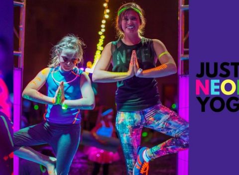 Vstupenka na najfarebnejší yoga event v strednej Európe – Just Neon Yoga.