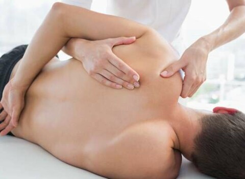 Masáž chrbta, relaxačná celotelová masáž s olejmi alebo párová masáž v MeDu centre