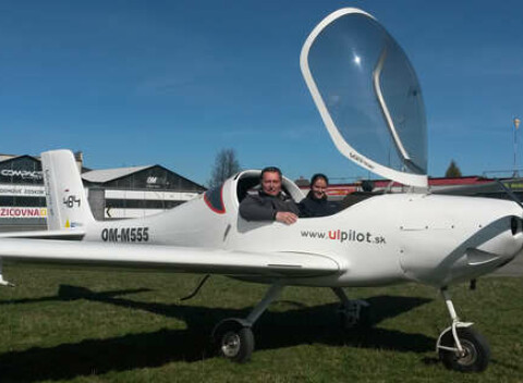 Originálny darček: Lietanie s pilotovaním na skúšku s výhľadmi na Tatry