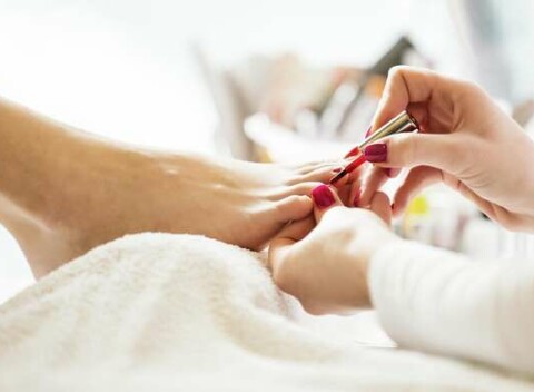 Kompletná pedikúra a lakovanie americkou značkou O.P.I v salóne ELEONOR ESTHETIC