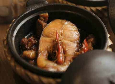 Vietnamské tradičné jedlá CA KHO TO a BANH MI CHAO v jedinečnej reštaurácii Gao Restaurant & Sushi bar