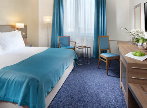 Praha pre náročných: Luxusný Holiday Inn Praha pred bránami Vyšehradu hneď pri stanici metra