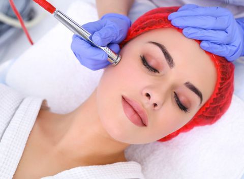 Ošetrenie pleti – na rozjasnenie a zjemnenie vrások, akné či nepekných jazvičiek.