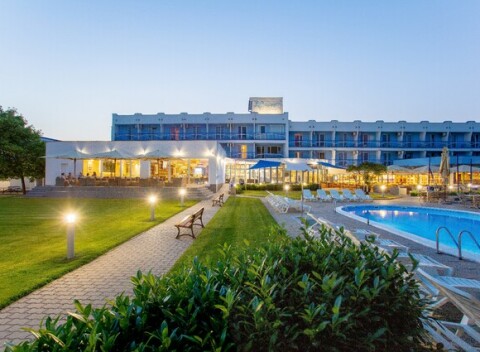 Hotel Senec **** Aqua Resort - Dovolenka v aquaparku plná vodnej zábavy a šantenia