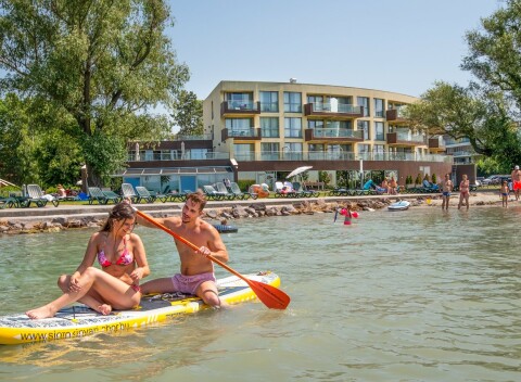 Siófok: Luxus na brehu Balatonu v Hoteli Azúr **** s polpenziou a neobmedzeným wellness s rozlohou 3 700 m²