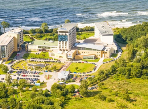 Baltské more len 50 m od pláže: Apartamenty Kołobrzeg s polpenziou, neobmedzeným wellness a detským svetom