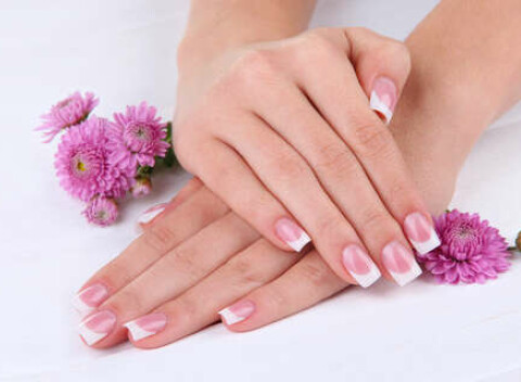 Gélové nechty s možnosťou francúzskej manikúry alebo klasická pedikúra