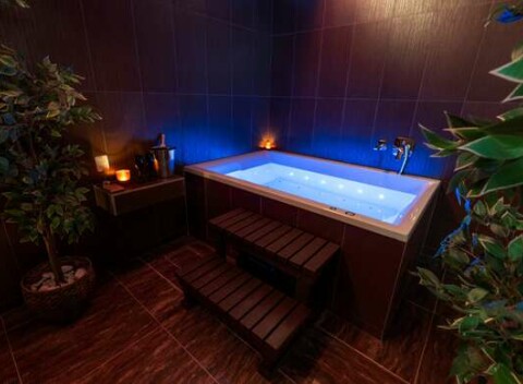 Až 120 minút v privátnom wellness v romantickej atmosfére so sviečkami a welcome drinkom v Premium**** business hoteli Bratislava