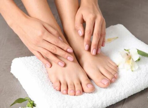 Profesionálna pedikúra, zábal na nohy alebo wellness pedikúra v salóne Klub krásy