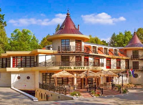 Miskolc Tapolca pri jaskynných kúpeľoch so vstupom pre dvoch zdarma a neobmedzeným wellness.