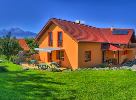 Vysoké Tatry v penzióne Limbový Dvor s polpenziou, fľašou vína a 50% zľavou do Thermal Parku Vrbov.