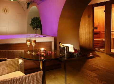 Gurmánska 3-chodová večera a 2,5 hodinový wellness v hoteli Ambassador**** priamo v centre Košíc