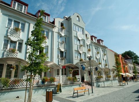 Wellness pobyt so vstupenkou do kúpeľov v Hévíz s ubytovaním v Hoteli Erzsébet***.