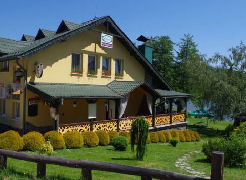 Penzión Prameň pri brehu Vinianskeho jazera s polpenziou a zľavou na vstup do Thermalparku Šírava.