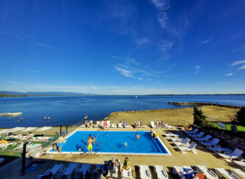 Letná dovolenka na Zemplínskej šírave - Hotel Glamour**** s polpenziou, bazénom a súkromnou plážou s ležadlami