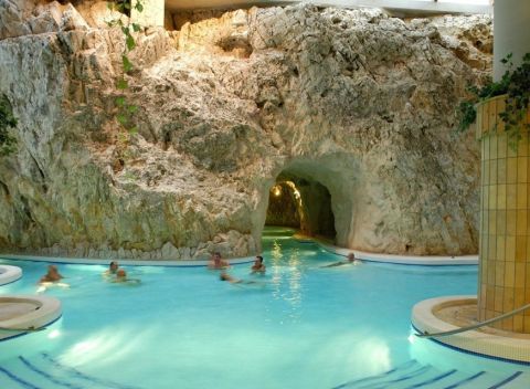 Miskolc Tapolca so vstupom do jaskynných kúpeľov a wellness v 3* Hoteli Fortuna.