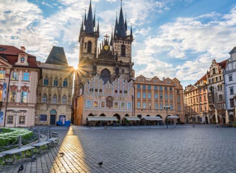 Exkluzívny pobyt v historikom centre Prahy na nábreží Vltavy medzi Národným divadlom a Vyšehradom.