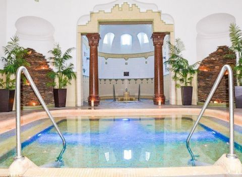 Maďarsko v Székesfehérvári s ubytovaním v hoteli Platan*** so vstupom do tureckých kúpeľov a polpenziou.