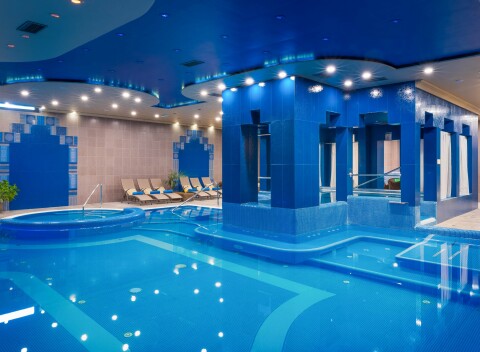Györ neďaleko termálov: Hotel Golden Ball Club **** s neobmedzeným wellness (120 m² vodnej plochy) + polpenzia