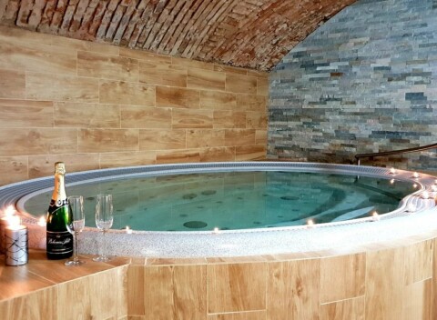 CHKO Žďárské vrchy pri Rozprávkovej dedinke v Hoteli Sněžné *** s wellness a polpenziou