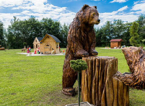 Tatranské drevené kráľovstvo - unikátne sochy tatranských zvierat + parkovanie zdarma