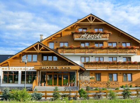 Polanica Zdroj: Hotel Alpejski *** s raňajkami/polpenziou a neobmedzeným wellness s bazénom a 2 saunami