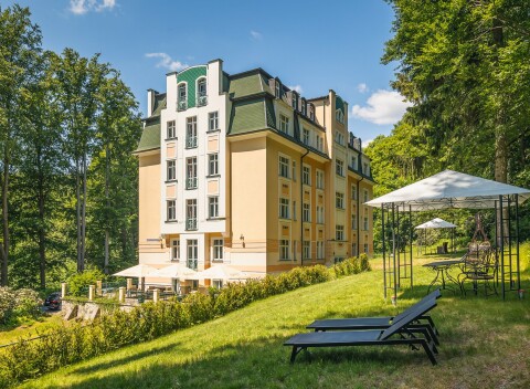 Mariánske Lázně pár krokov od centra v Spa Hoteli Silva **** s polpenziou a denne privátnym vstupom do sáun