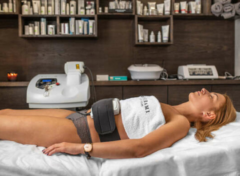 Dajte svojmu telu novú formu vďaka IliPO v salóne Sakurami. Zmenšuje množstvo tuku a tukových buniek.