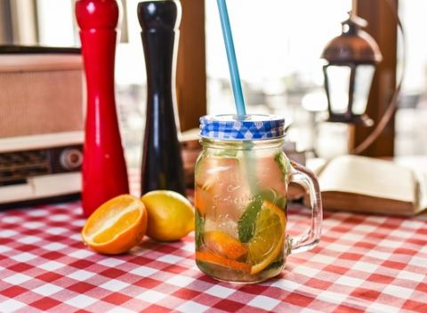 Letné alko/nealko drinky v Divnej Múze v samom srdci Bratislavy na Hlavnom námestí.