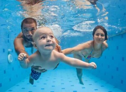 Kurz plávania pre bábätká pod vedením fyzioterapeuta a vstup do detskej sauny v ŠNOPe