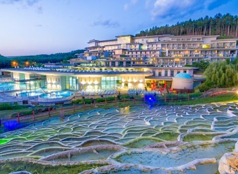 Egerszalók luxusne v 4* hoteli so vstupom do unikátnych termálných kúpeľov.