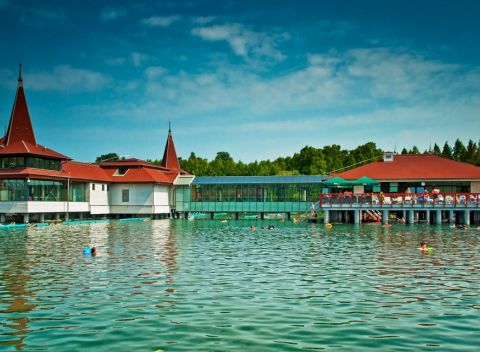 Hévíz so vstupenkou k termálnemu jazeru v Hoteli Erzsébet *** s wellness.