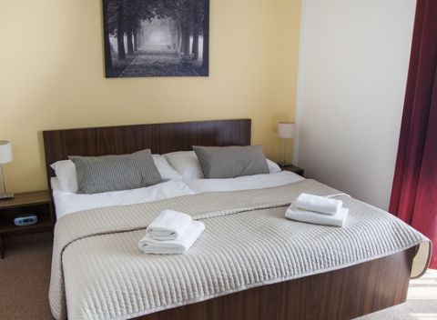 Vychutnajte si nádhernú prírodu a objavte unikáty Záhoria. Oddych v hoteli Eminent*** s polpenziou.